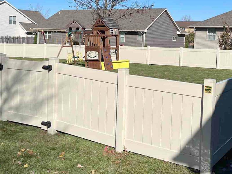 Vinyl fencing benefits in Green Bay and Appleton