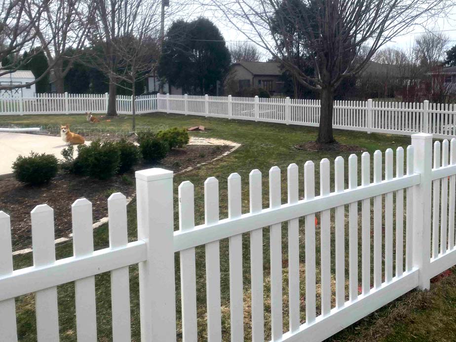 Vinyl fence options in the Neenah, Wisconsin area.